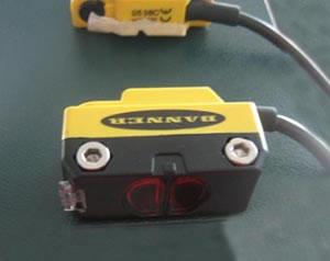 ELEKTRIK BESLEME SENSOR BANNERI QS18VN6DB SİSTEMİ